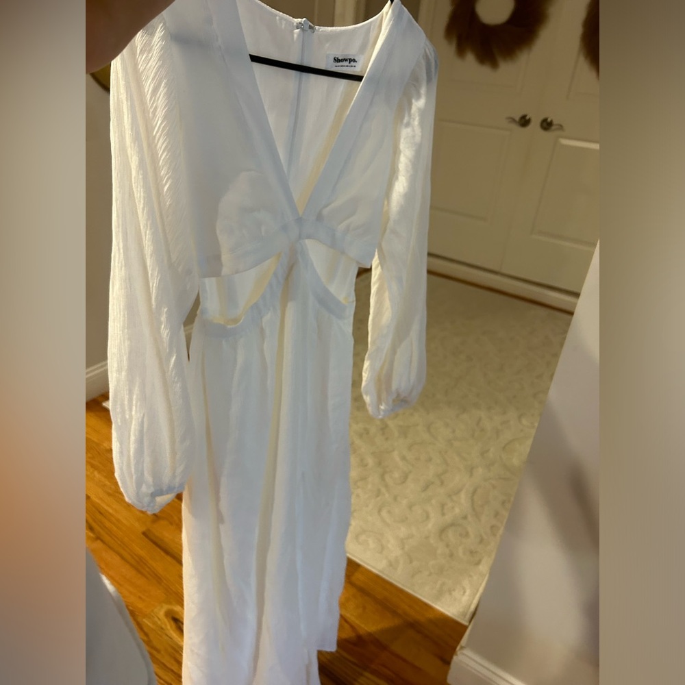 SHOWPO size 4. White dress. Bohemian style.